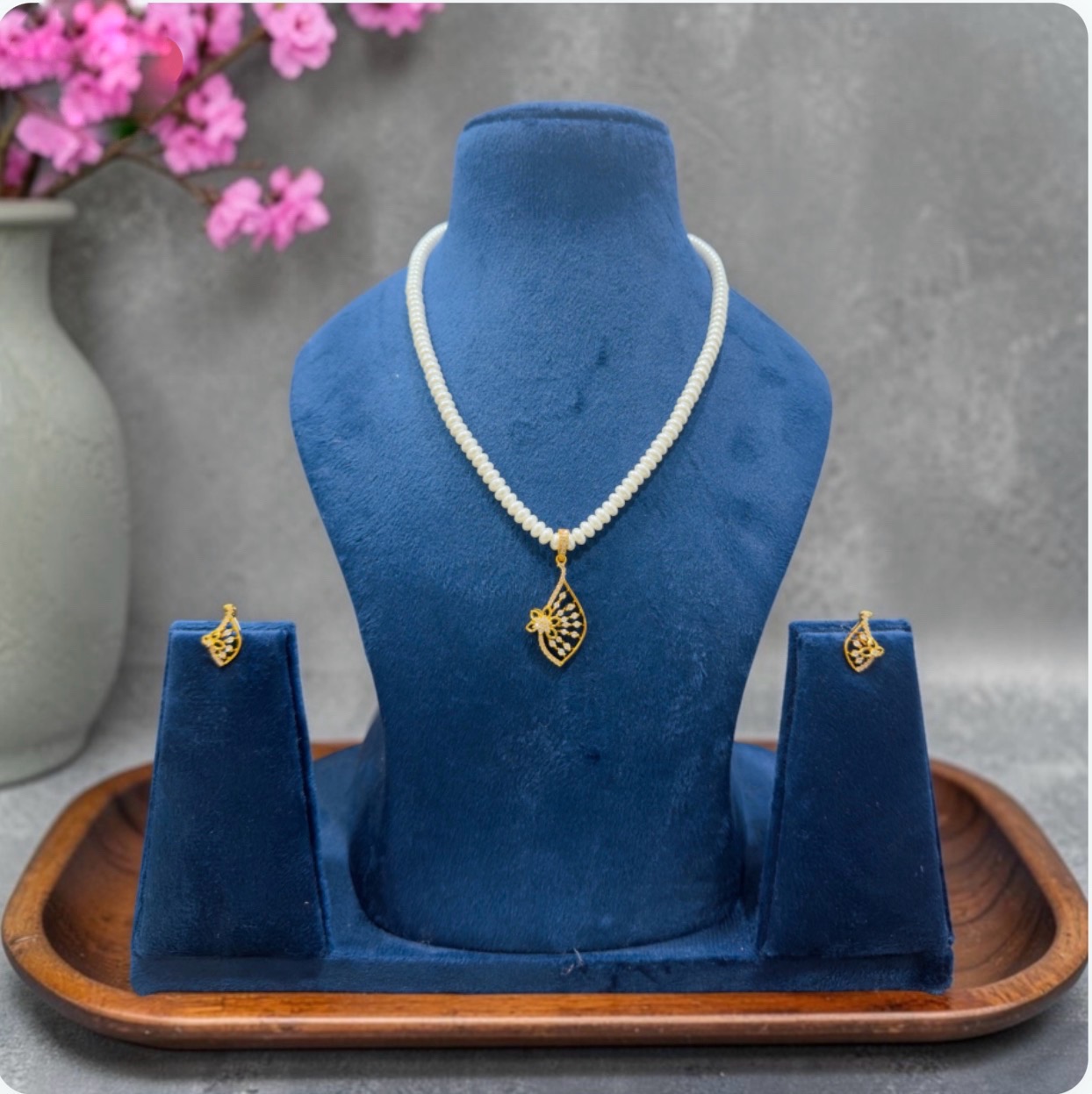 Pearl sets